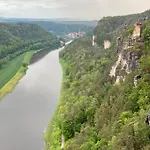In Ruhiger Lage Am Wanderweg Zum Lilienstein * Porschdorf