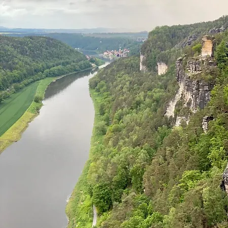 In Ruhiger Lage Am Wanderweg Zum Lilienstein * Porschdorf