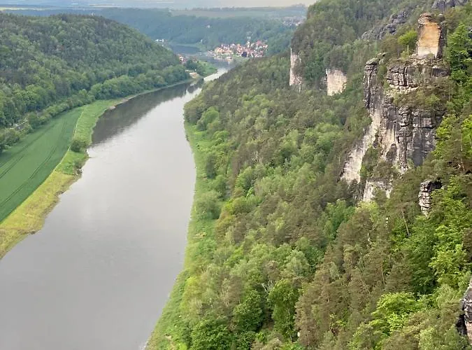 In Ruhiger Lage Am Wanderweg Zum Lilienstein * Porschdorf