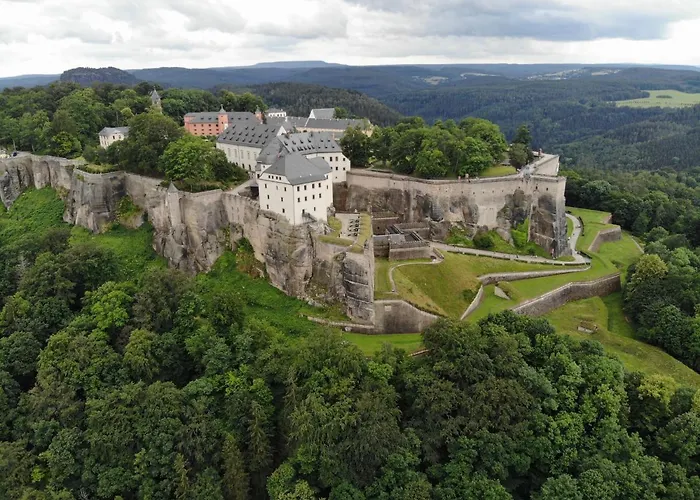 In Ruhiger Lage Am Wanderweg Zum Lilienstein *